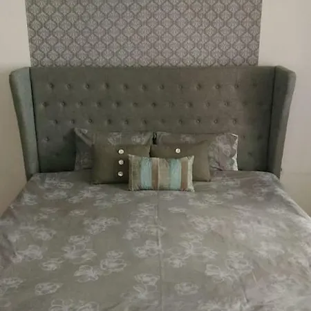 Large Cosy Downtown Flat In City Centre
