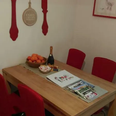 Large Cosy Downtown Flat In City Centre Грац