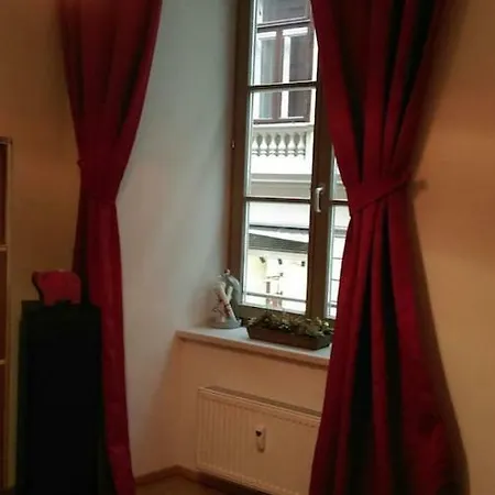 Апартаменты Large Cosy Downtown Flat In City Centre *
