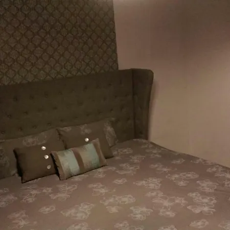 Large Cosy Downtown Flat In City Centre Апартаменты *